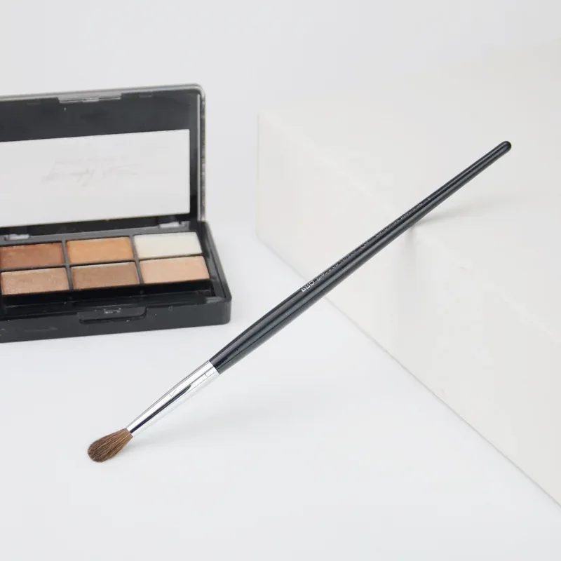 1 st Pro Precision Crease Makeup-borstar Ögonskugga #17 Sminkborste Detalj Ögonbasskugga trähandtag kosmetiska verktyg — image 4