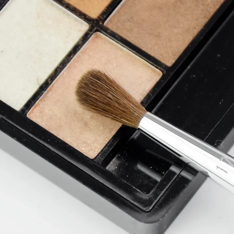 1 st Pro Precision Crease Makeup-borstar Ögonskugga #17 Sminkborste Detalj Ögonbasskugga trähandtag kosmetiska verktyg — image 2