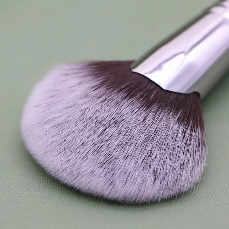 Sywinas Fan Brush Highlighter Soft Face Beauty Painting Powder Foundation Blush Bronzer Blending Makeup Brushes