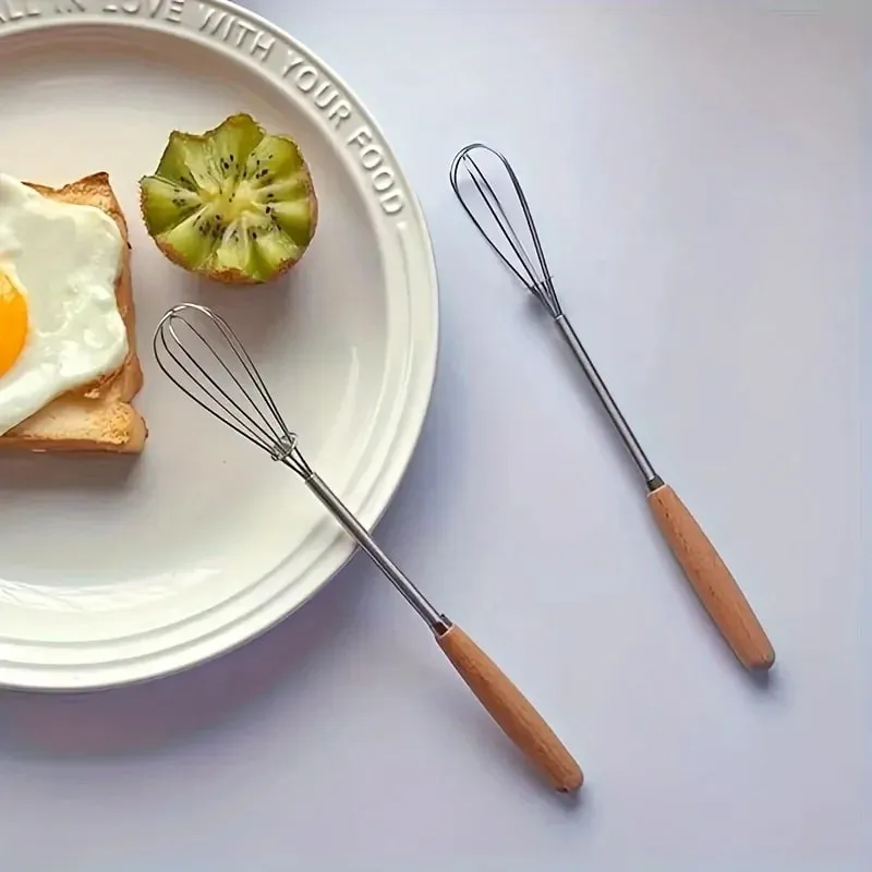 خفقت بمقبض من الخشب الصلب للمطبخ صغير من الفولاذ المقاوم للصدأ لخافق البيض وسلك الحليب لمزج الضرب — image 4