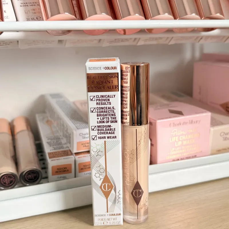 Yayasan Penyerlah Charlotte Tilbury CT Tekstur Berterusan Penyamar Menghidrat Mekap Mencerahkan Serbuk Padat — image 14