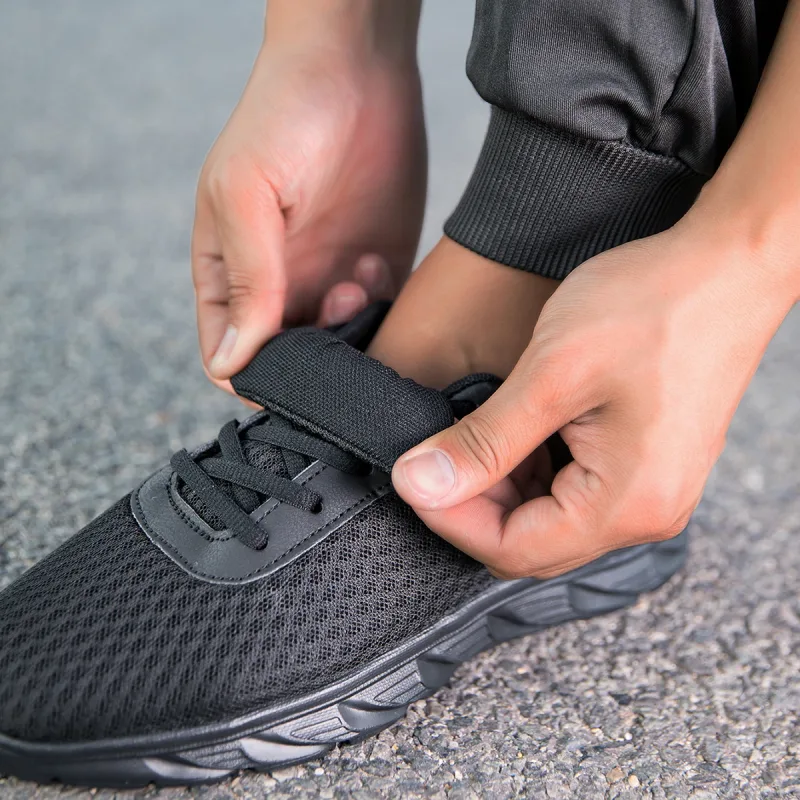Jednobarevné černé Pánské atletické boty Dutá síťovina Svršek Neklouzavá Lehká podešev Jogging Trénink Běžné Denní cestování Outdoor Sportovní obuv — image 6