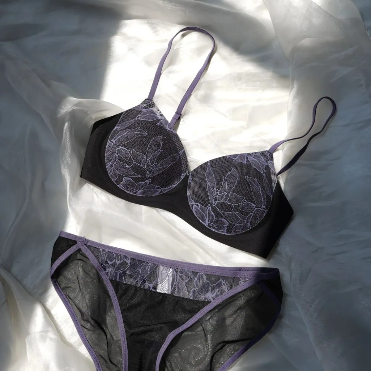 Women Seamless Invisible Lingerie Set Wireless Thin Cup Comfort Breathable Gathered Bra Panty 2‑Piece Underwear Set — image 1