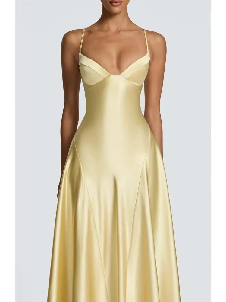 Abito da donna a vita alta senza schienale con taglio basso giallo Abito senza maniche con lacci in vita Cincher con cinturino per spaghetti Abiti da festa per donna — image 4
