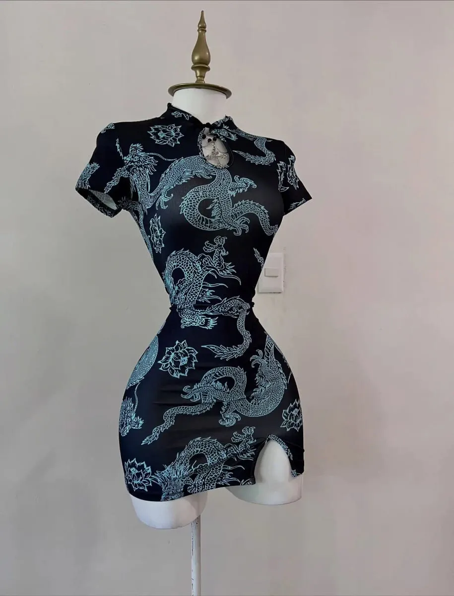 Phong cách xu hướng quốc gia Họa tiết rồng cải tiến Sườn xám cổ đứng tay ngắn có cài cúc Váy ngắn xẻ gợi cảm