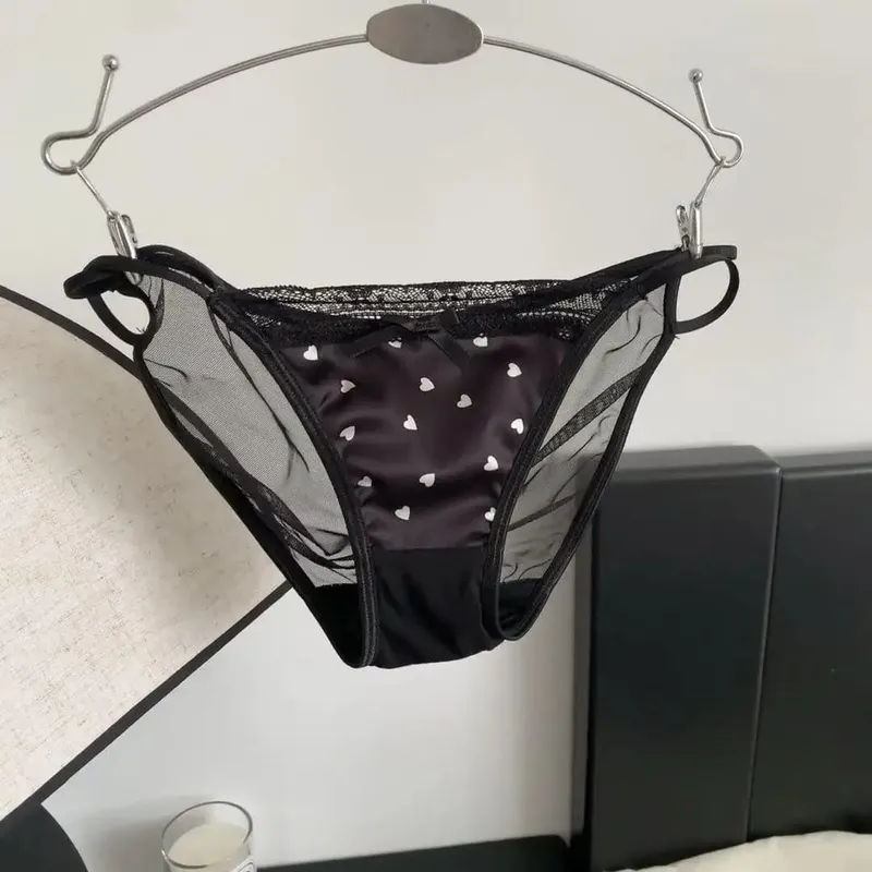 セクシーな New French Style Satin Lace Bra Panty Set Wireless Thin Triangle Cup Sweet Lingerie For Small Bust Young Ladies Size 32‑38
