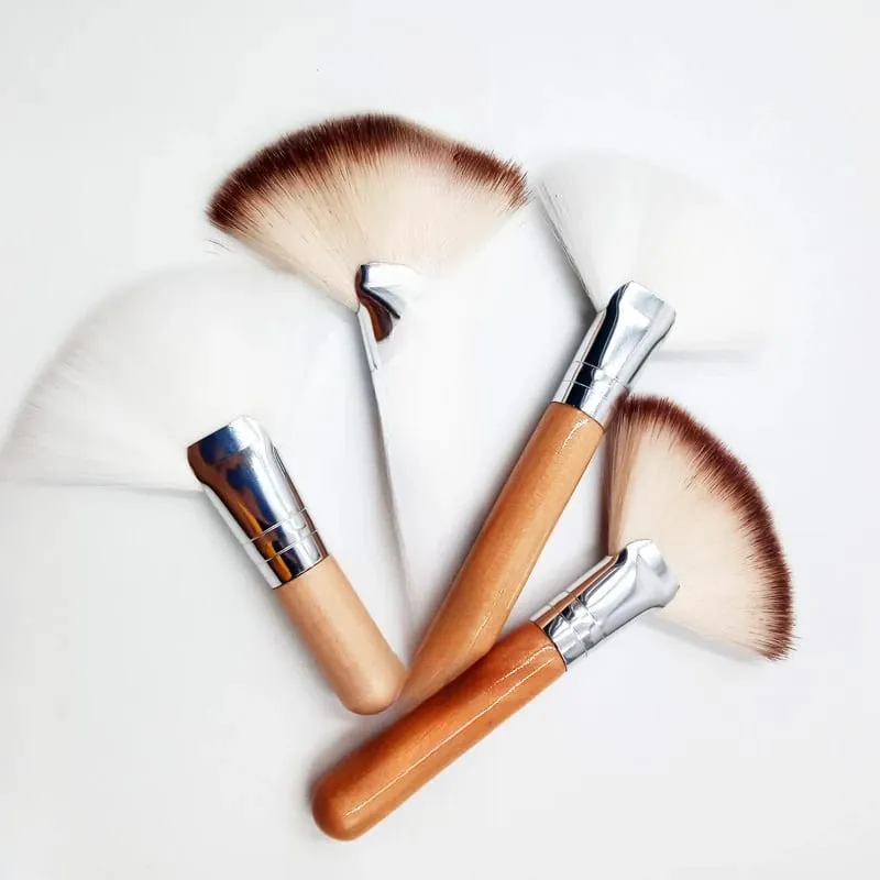 Mini escova de maquiagem suave esteticista limpeza cosmético pequeno branco curto punho de madeira escovas de fã de fibra sintética para facial — image 2