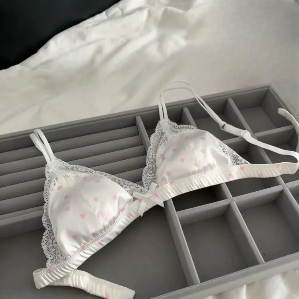 セクシーな New French Style Satin Lace Bra Panty Set Wireless Thin Triangle Cup Sweet Lingerie For Small Bust Young Ladies Size 32‑38