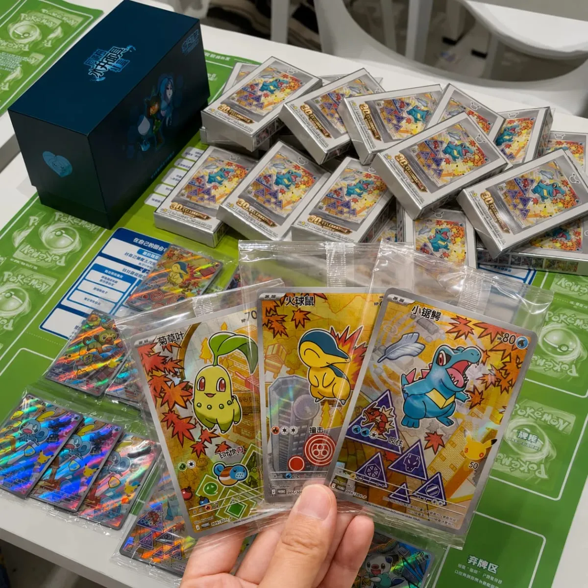 Hot 100% Official Pokemon 30th Anniversary Box Set Simplified Chinese PTCG Gem Pack Original Partners Special Illustration Cards — image 5