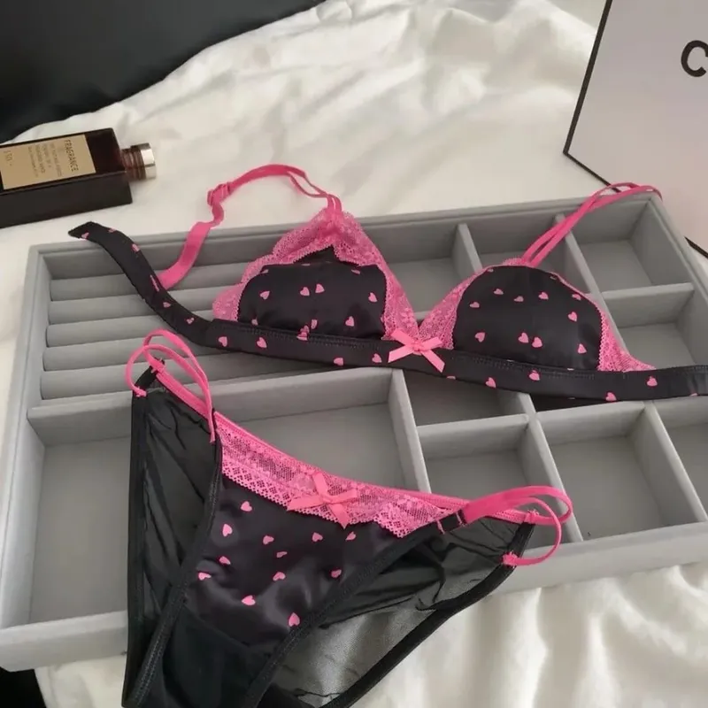 セクシーな New French Style Satin Lace Bra Panty Set Wireless Thin Triangle Cup Sweet Lingerie For Small Bust Young Ladies Size 32‑38