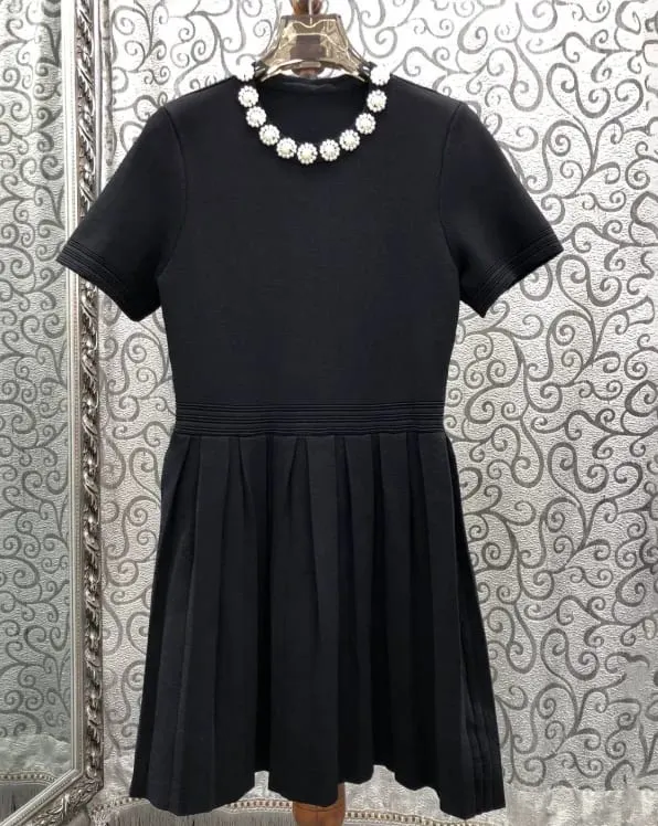 26 Autumn New Flower Nail Bead Waist Slimming Black Round Neck Short Sleeved Knitted Dress — image 1