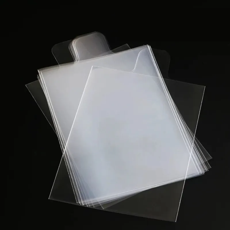 65*90mm 100db domború játékok kártyahüvelyek Pokemon kártyákhoz Átlátszó játékvédő kereskedő mappa toktartó gyerekjáték ajándék