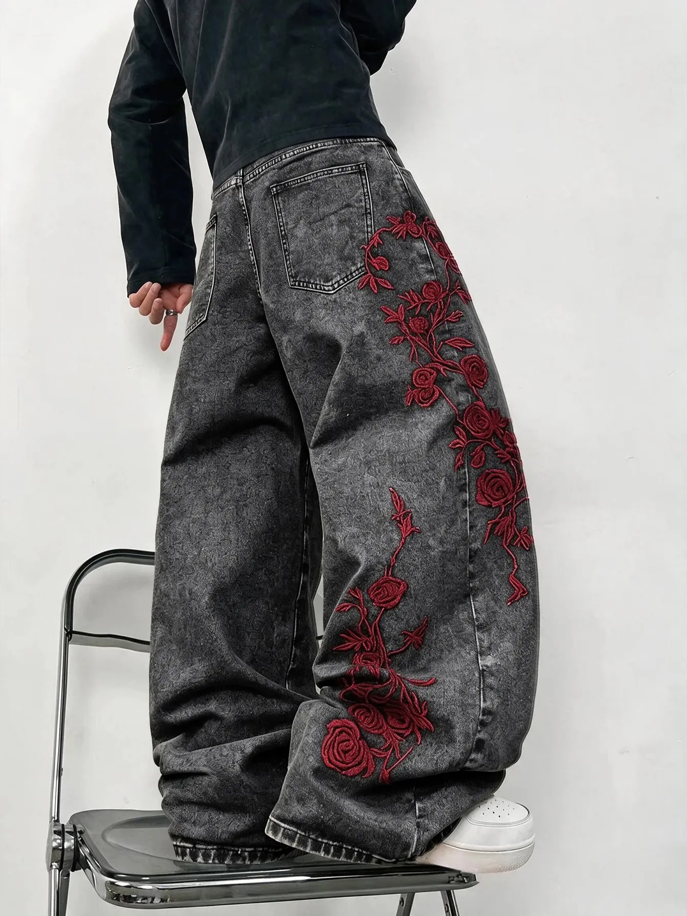 Men's Vintage Rose Embroidery Design Black Baggy Jeans Men Y2K Streetwear Skate Style Fashionable Versatile Wide-Leg Pants