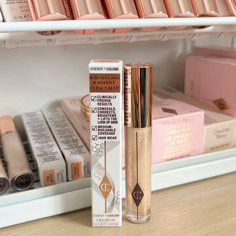 Yayasan Penyerlah Charlotte Tilbury CT Tekstur Berterusan Penyamar Menghidrat Mekap Mencerahkan Serbuk Padat — image 12