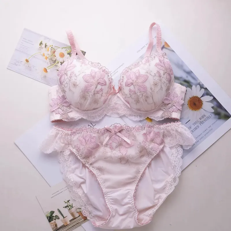 Süßes Dessous-Set im japanischen Stil mit dünnem, besticktem BH-Set mit flachen Körbchen und Scheiben Typ 2