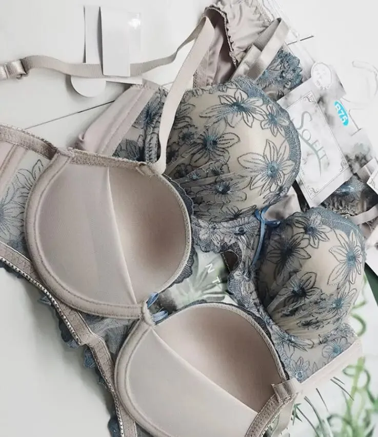 Nuevo Conjunto de Sujetador de encaje con soporte para reunión, modelos de lujo, lencería bordada agradable a la piel, traje corto, ropa interior cómoda sin aros — image 6