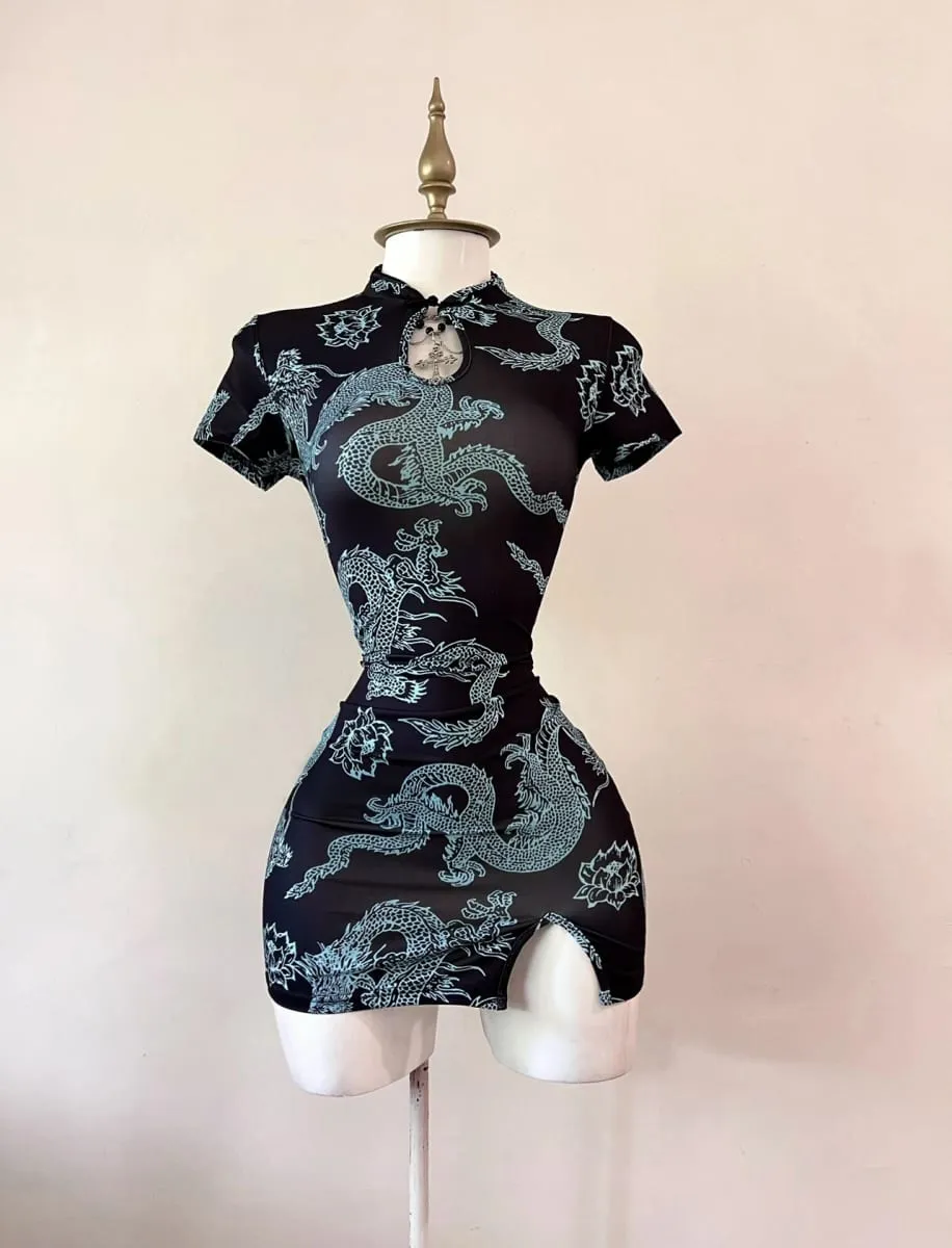 Phong cách xu hướng quốc gia Họa tiết rồng cải tiến Sườn xám cổ đứng tay ngắn có cài cúc Váy ngắn xẻ gợi cảm