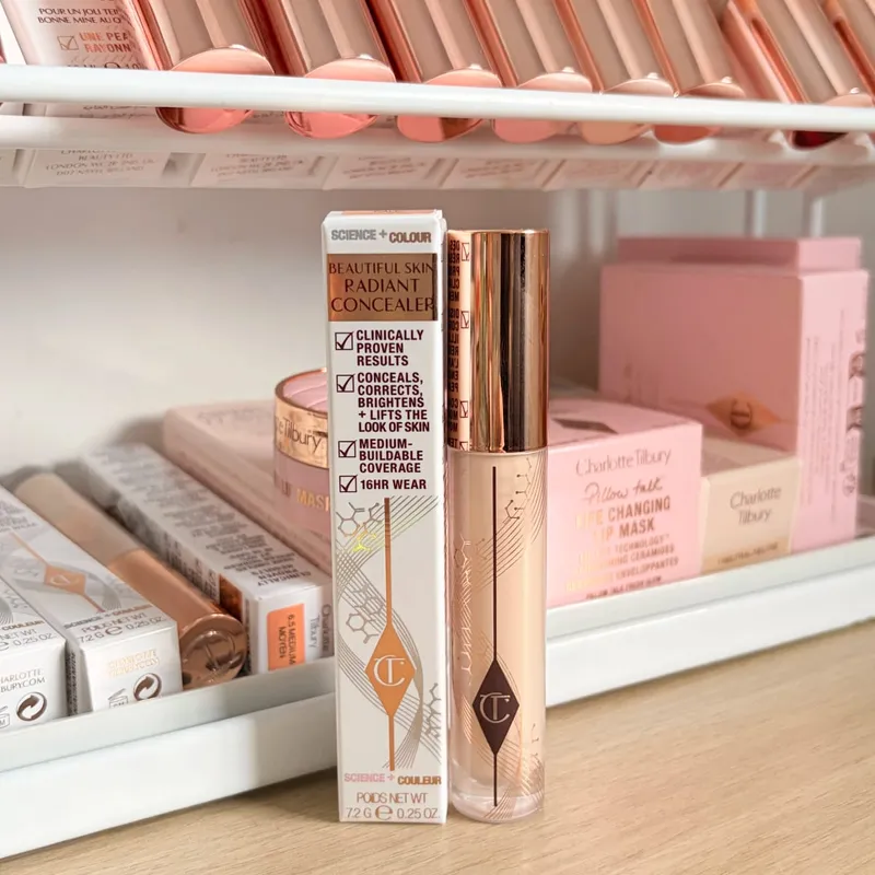 Yayasan Penyerlah Charlotte Tilbury CT Tekstur Berterusan Penyamar Menghidrat Mekap Mencerahkan Serbuk Padat — image 13