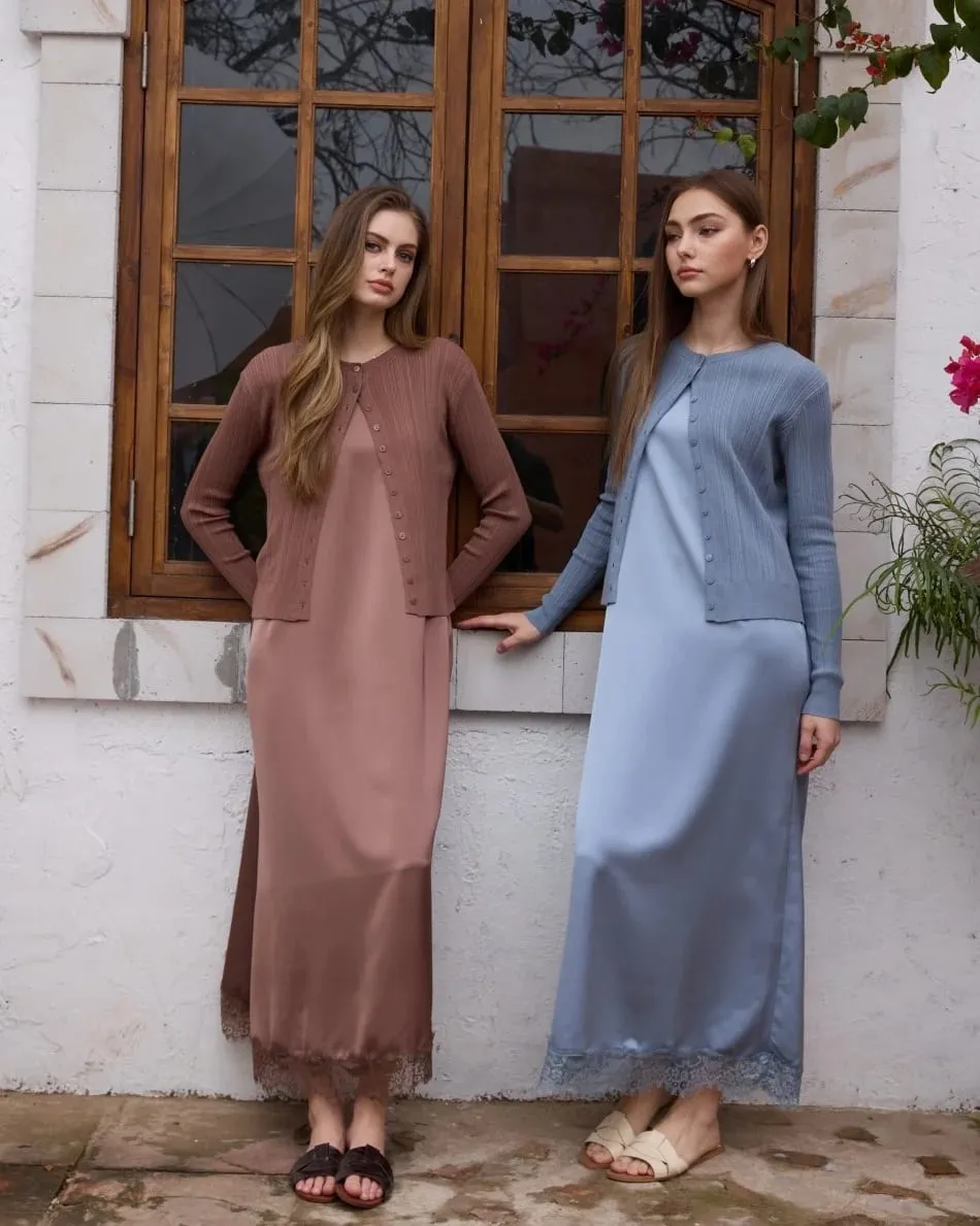 AS SS26 فستان ستان من الدانتيل + ​​تنورة من الدانتيل الساتان + سترة حياكة + مجموعة سترة حياكة ملابس نسائية أنيقة