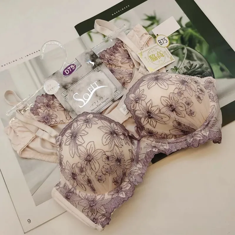 Nuevo Conjunto de Sujetador de encaje con soporte para reunión, modelos de lujo, lencería bordada agradable a la piel, traje corto, ropa interior cómoda sin aros