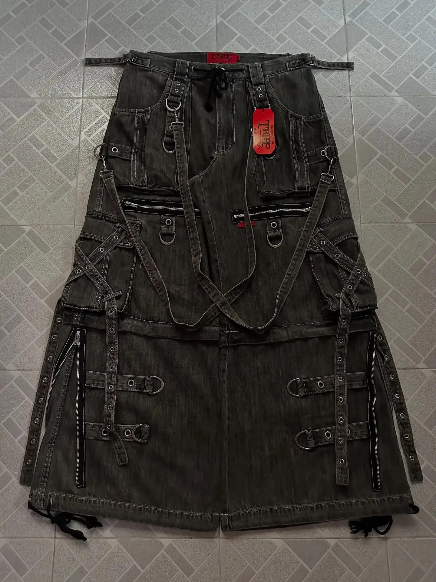 Y2K Black Oversized Cargo Jeans Men Heavy Strap Buckle Stud Zip Pocket Distressed Detail Streetwear Casual Wide Leg Fashion Pant
