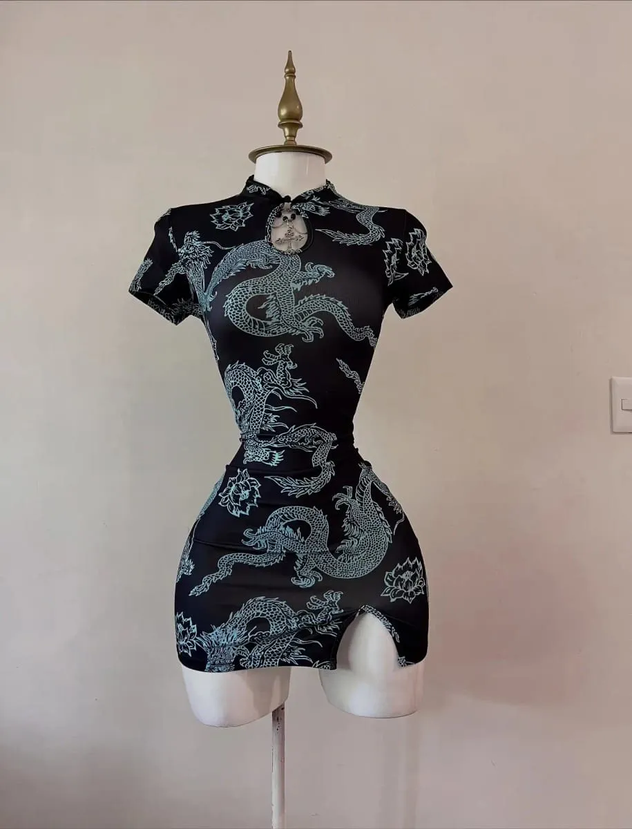 Phong cách xu hướng quốc gia Họa tiết rồng cải tiến Sườn xám cổ đứng tay ngắn có cài cúc Váy ngắn xẻ gợi cảm