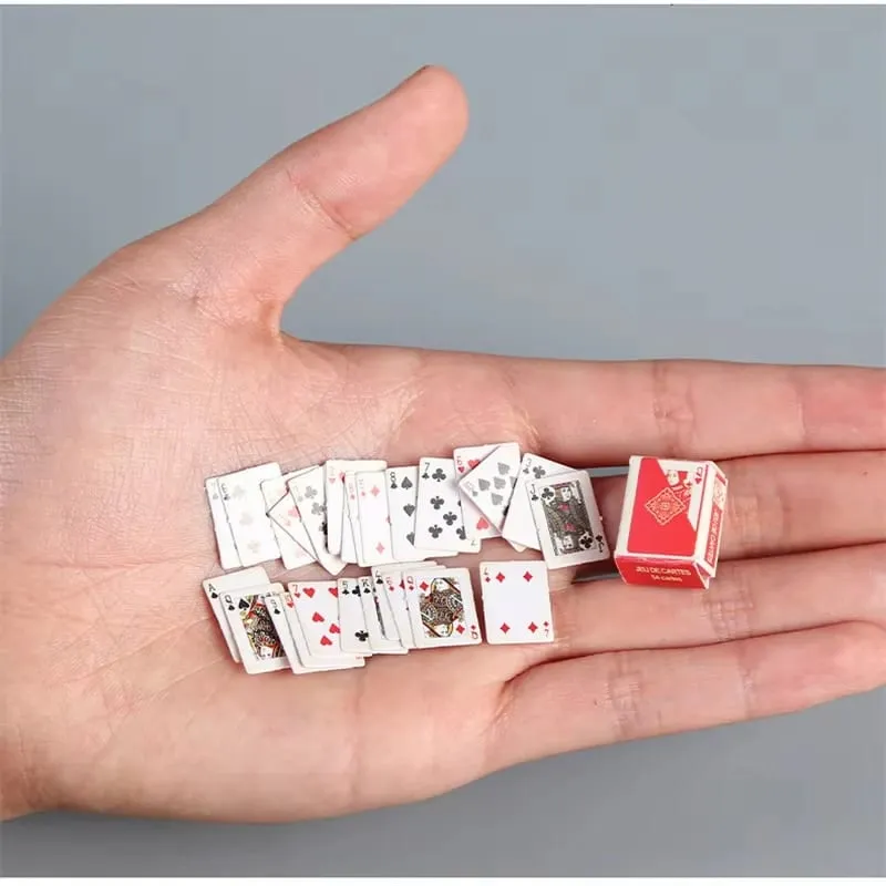 Legrační roztomilé mini hrací karty Pokerové hry Super malé karty Spoof Dárky Cestování Hračky Žert Rekvizity Miniaturní pokerová karta — image 2