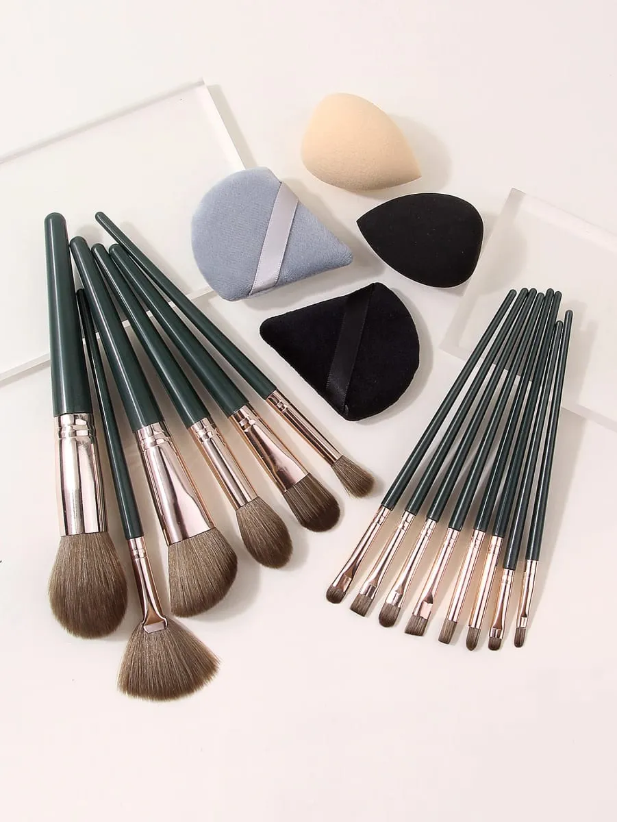 18 Piece Makeup Brush Set. Face Makeup Brushes & Eye Detail Brushes & Makeup Sponges & Triangular Powder Puffs Beauty Kit