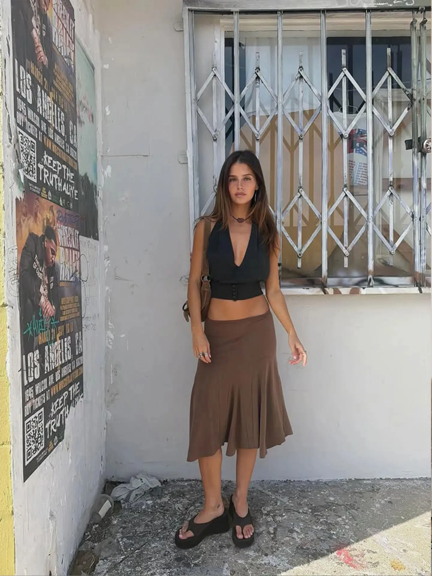 Wj Deep V Halter Neck Backless Knit Vest Waist-Cinching Short Sleeveless Top Backless Buttoned Waist-Cinching Short Knit Outerwear Top V-Neck Backless Top with Straps Short Knit Halter Neck Vest