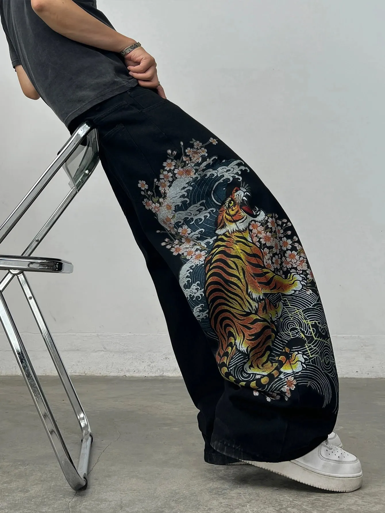 Men's Black Baggy Wide-Leg Jeans with Tiger Cherry Blossom and Wave Print Y2K Streetwear Hip-Hop Fashion Casual Versatile Pants — image 3