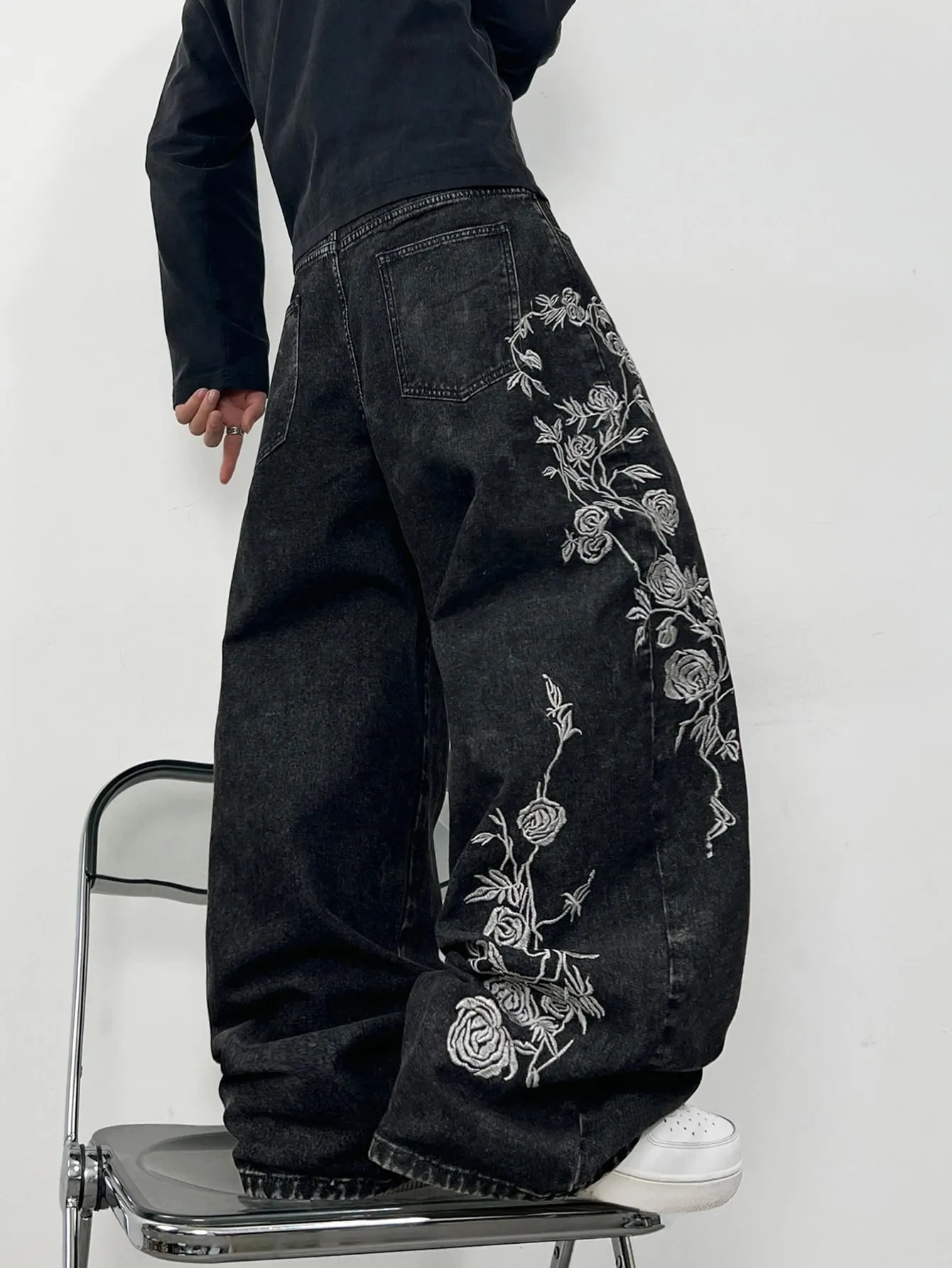 Men's Vintage Rose Embroidery Design Black Baggy Jeans Men Y2K Streetwear Skate Style Fashionable Versatile Wide-Leg Pants