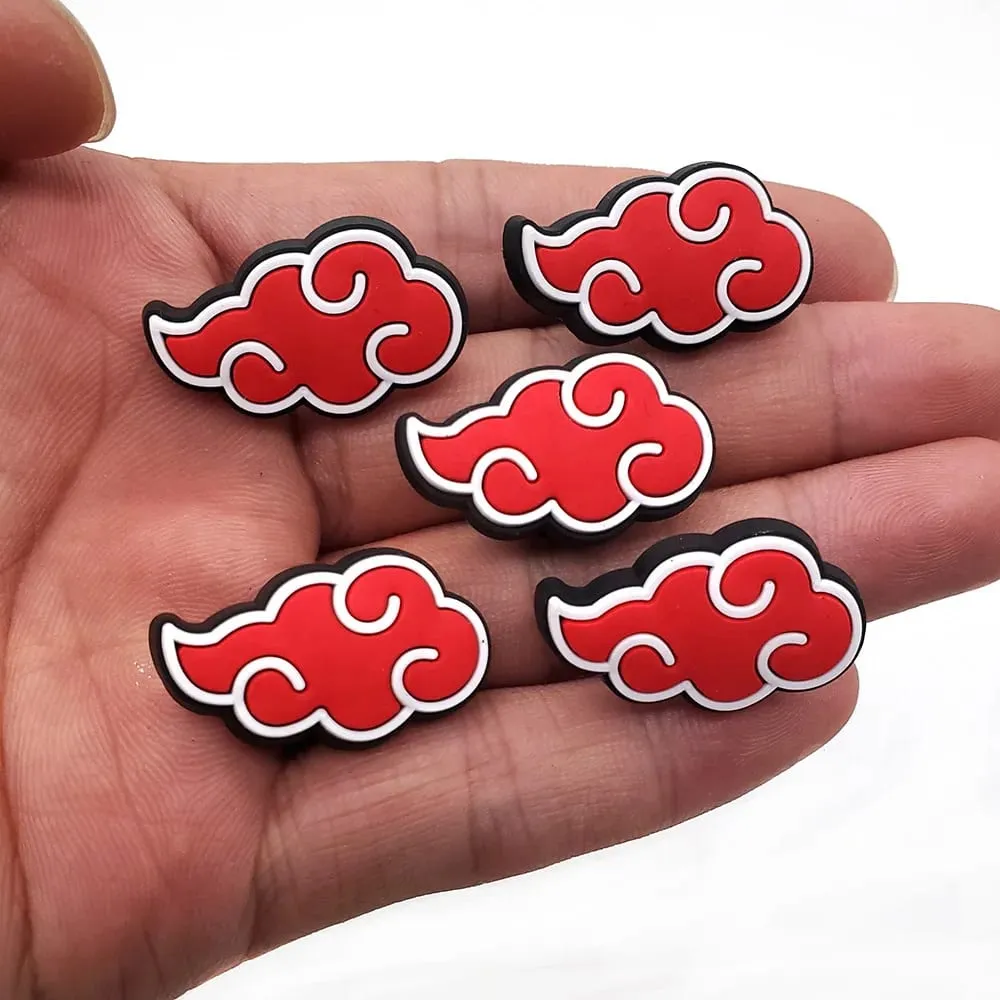 "Azimat kasut logo organisasi Akatsuki barangan Naruto Kasut berlubang gesper borong lelaki DIY" — image 3