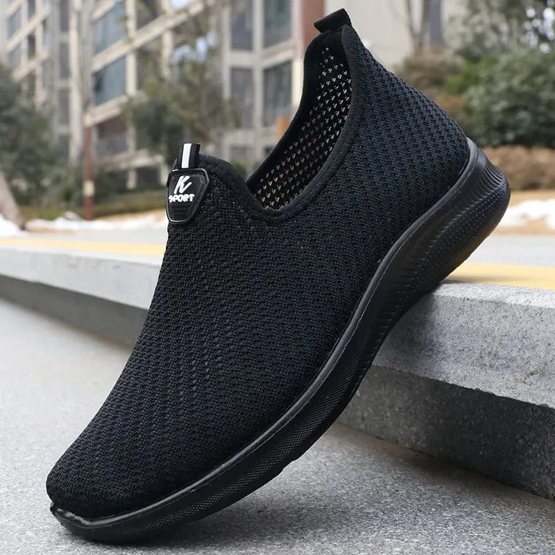 2025 Herrskor Casual Sneakers Vår Sommar Andas Mjuk sula Lättvikt Prisvärd Lazy sneakers Herrskor