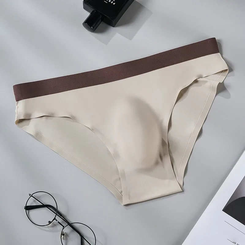 セクシーな男性のパンティーシームレスなアイスシルク超薄型ブリーフ速乾性通気性パンツ 3D バルジポーチ下着 Cueca オム