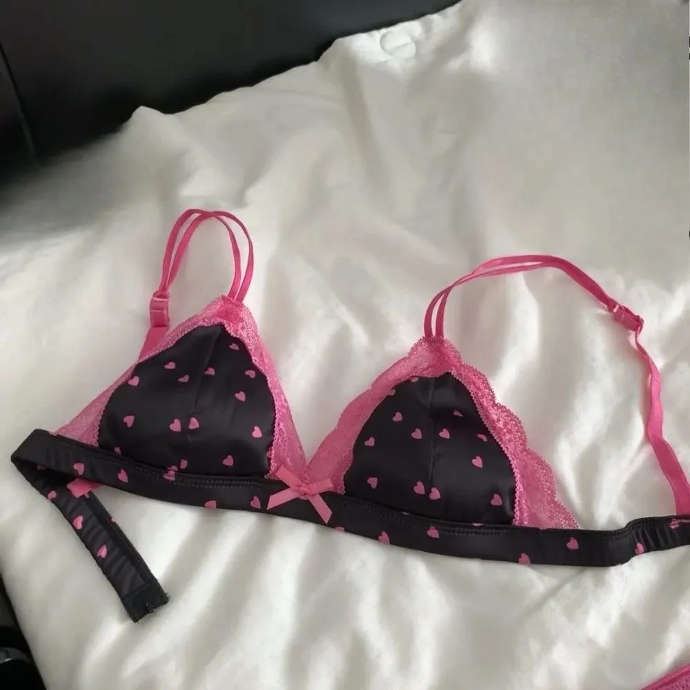 セクシーな New French Style Satin Lace Bra Panty Set Wireless Thin Triangle Cup Sweet Lingerie For Small Bust Young Ladies Size 32‑38