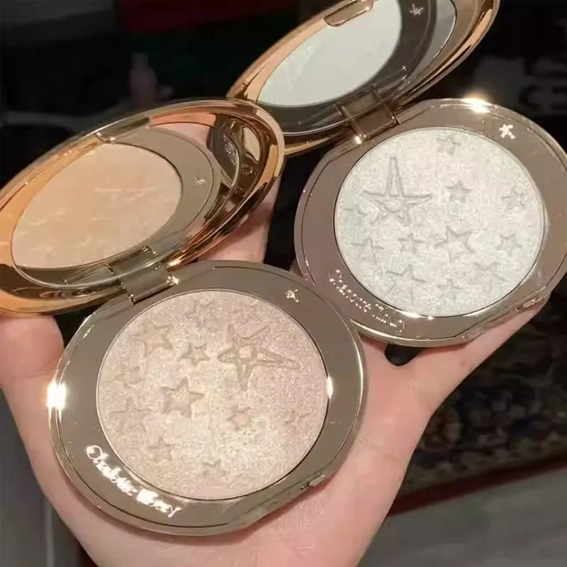 Yayasan Penyerlah Charlotte Tilbury CT Tekstur Berterusan Penyamar Menghidrat Mekap Mencerahkan Serbuk Padat — image 4
