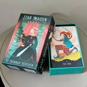 Talia tarota Star Maiden 78-kartowa talia estetycznych niebiańskich boskich kart tarota w dwuczęściowym sztywnym pudełku z podwójnym tłoczeniem 12*7cm