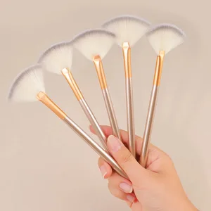Nuevos y prácticos cepillos faciales, brochas de maquillaje para fanáticos, brochas portátiles suaves para máscara, herramientas cosméticas para mujeres y niñas, Charm Beaut
